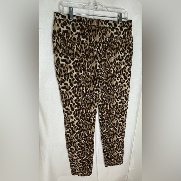 Frank Lyman Leopard Prints pants. - Picture 5 of 11